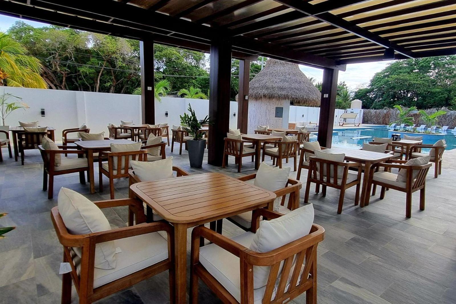 Acqua Di Mare Resort West Bay Buitenkant foto